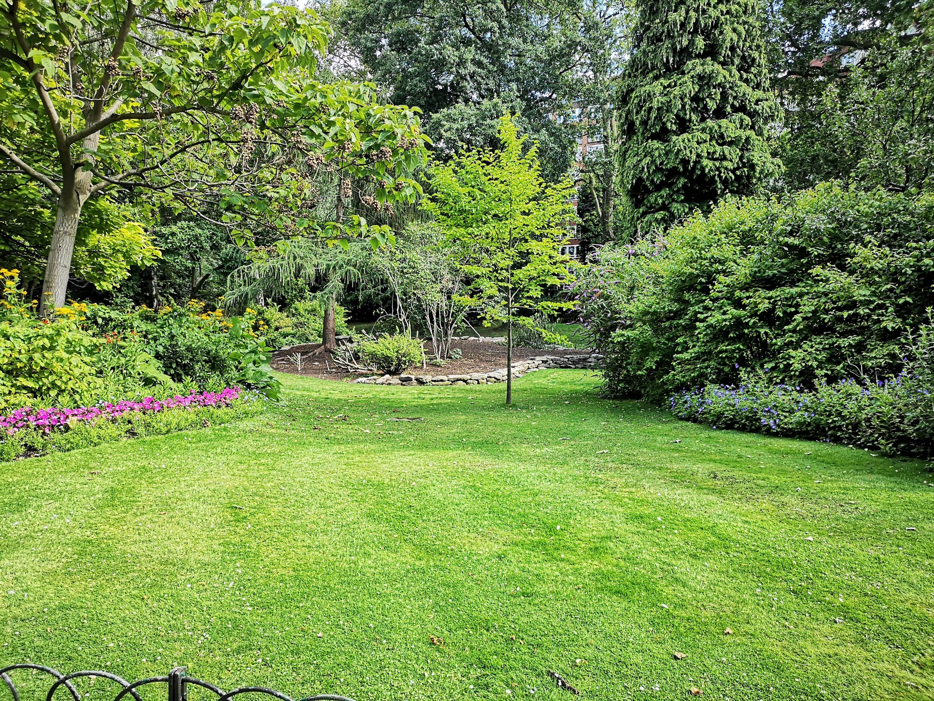 Natuurlijke plaagbestrijding: de complete gids voor een gezonde tuin