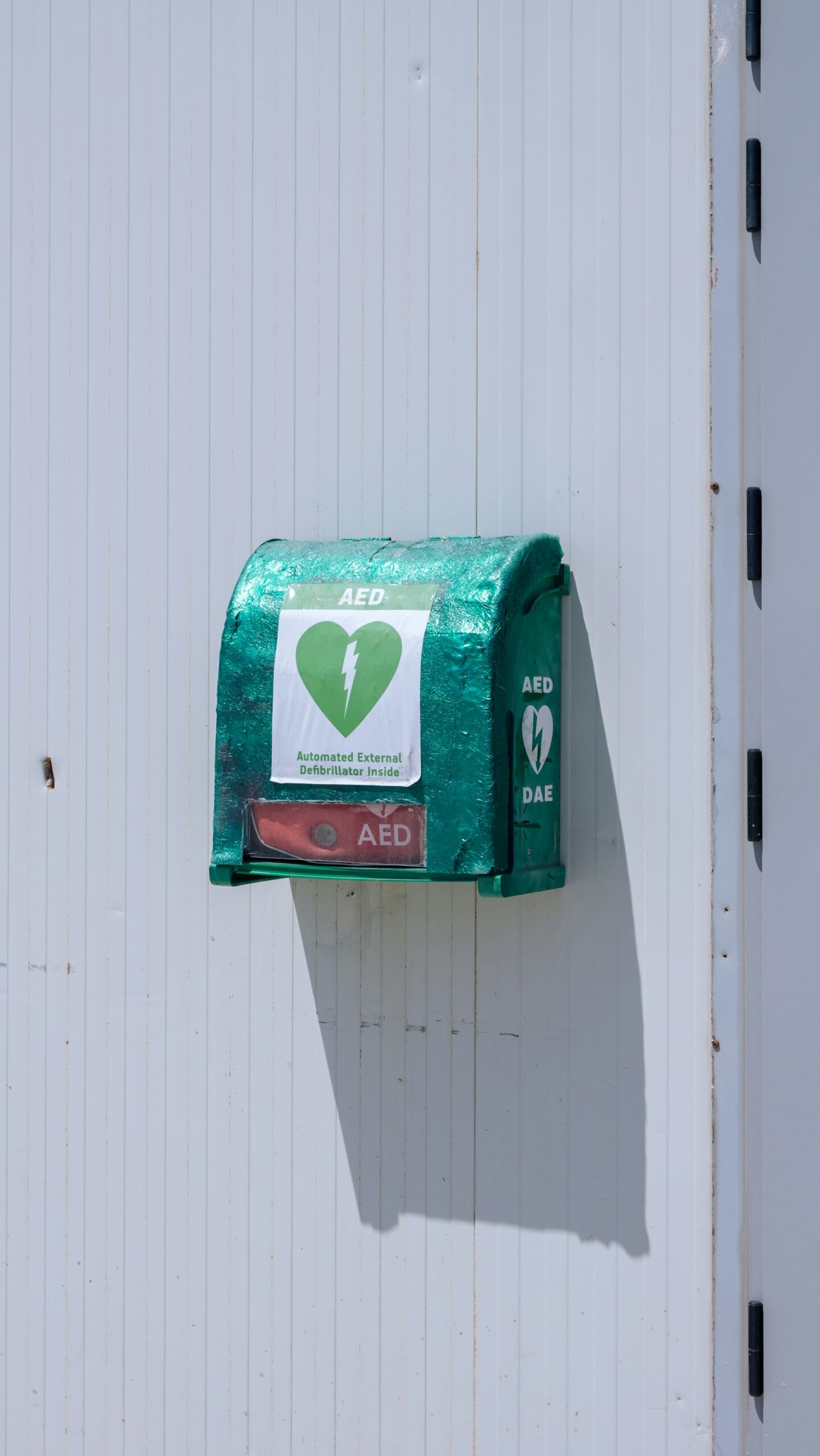 Een AED in de buurt: hoe regel je dat met je straat of vereniging?